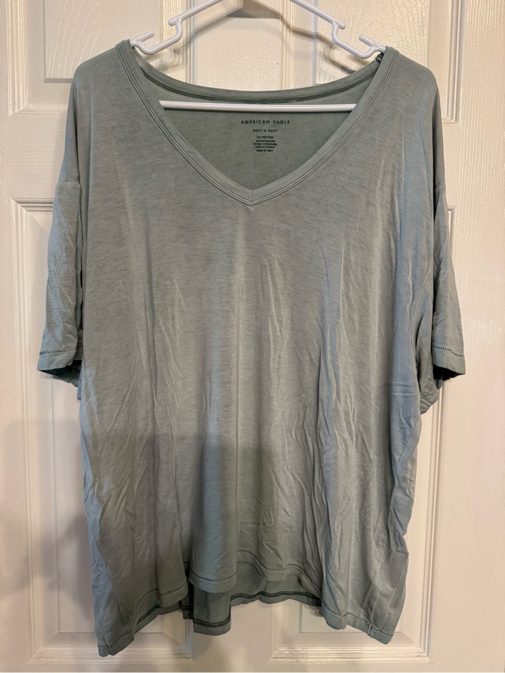 American Eagle Outfitters Women's V-Neck Soft and Sexy Tee in Light Sage